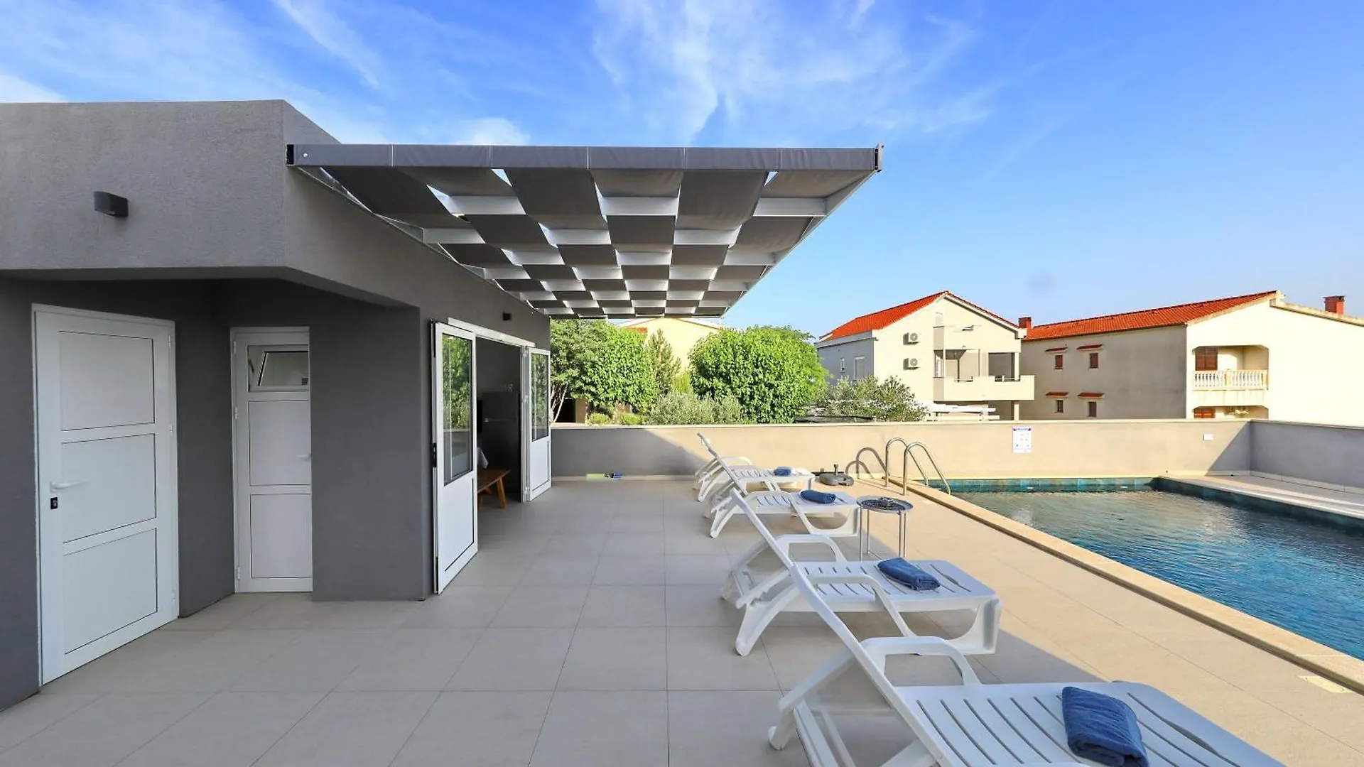 Maslenica Villa 0*,